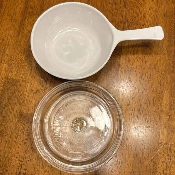 Vtg. 1980s Corning Ware, handled, Blue Cornflower 1 pint casserole/saucepan. - Picture 7 of 9